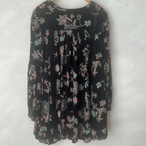 Free People Just The Two Of Us Black Floral Boho Swing Long Sleeve Tunic - Picture 10 of 10